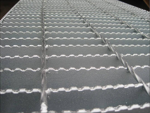 應(yīng)該如何判斷齒形鋼格板的質(zhì)量？